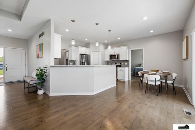 1426 E 9th Street, Hickman, NE 68372