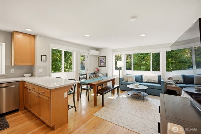 6800 Oswego Place NE, Seattle, WA 98115