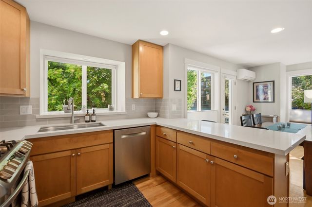 6800 Oswego Place NE, Seattle, WA 98115