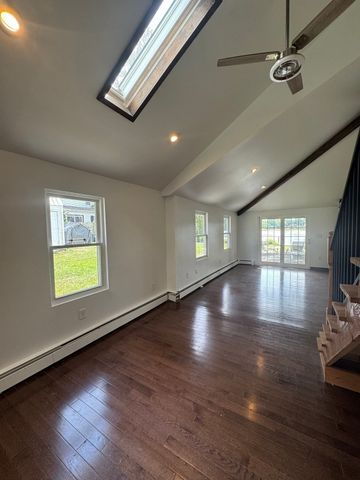 8 Calvin St, Ayer, MA 01432