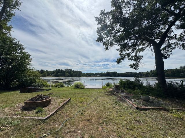 8 Calvin St, Ayer, MA 01432