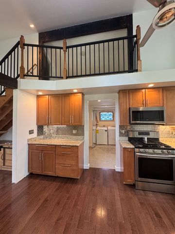 8 Calvin St, Ayer, MA 01432