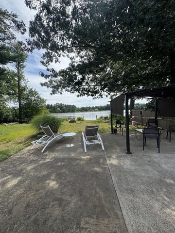 8 Calvin St, Ayer, MA 01432