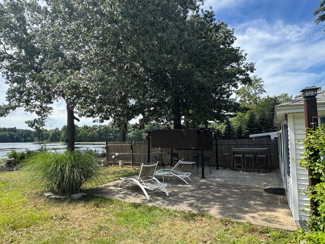 8 Calvin St, Ayer, MA 01432