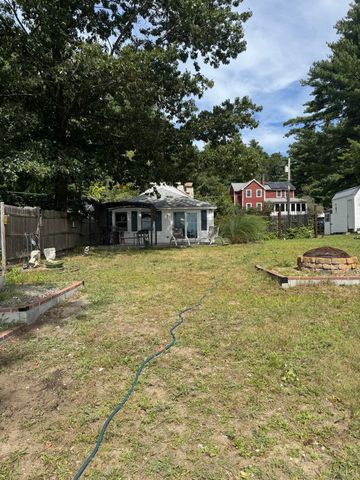 8 Calvin St, Ayer, MA 01432