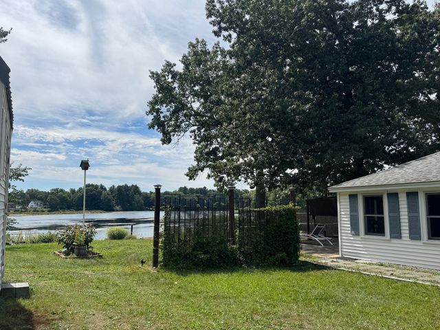 8 Calvin St, Ayer, MA 01432