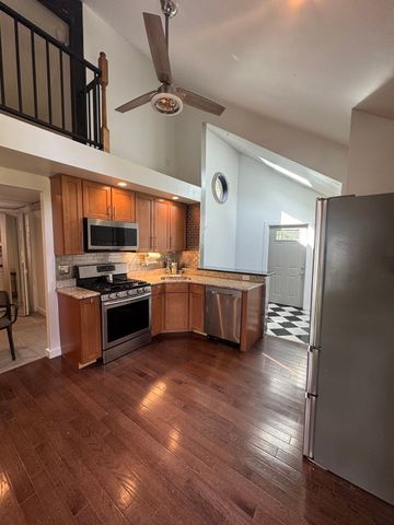 8 Calvin St, Ayer, MA 01432