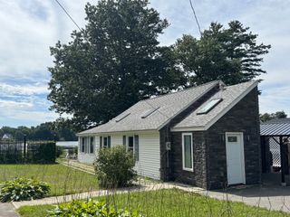 8 Calvin St, Ayer, MA 01432