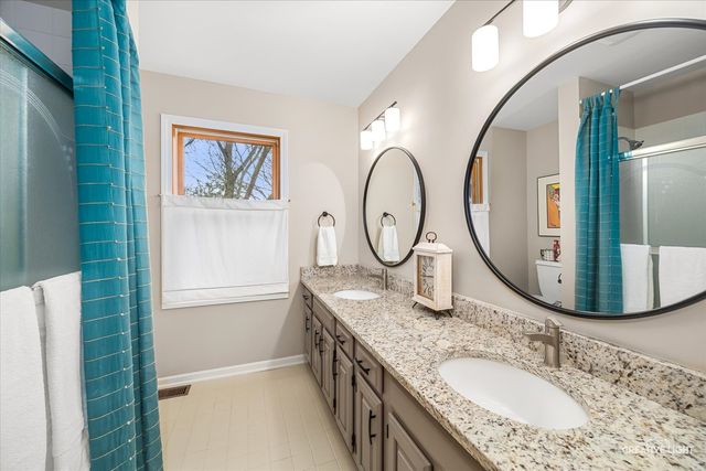 3 Rochester Court, Algonquin, IL 60102