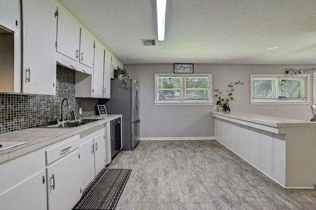 1 4th Avenue N, Texas City, TX 77590