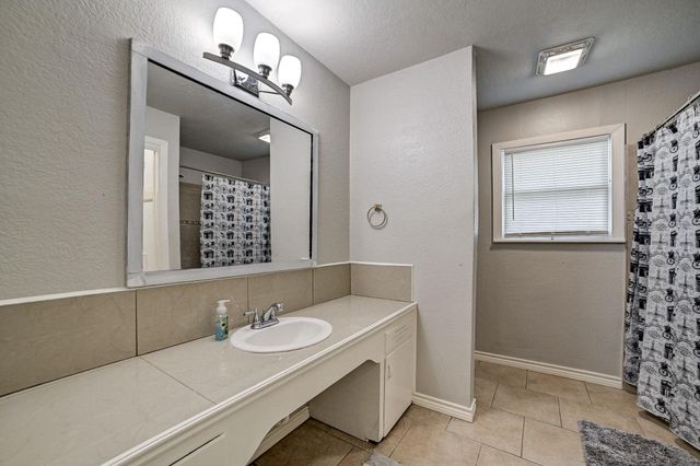 1 4th Avenue N, Texas City, TX 77590
