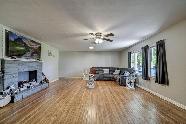 1 4th Avenue N, Texas City, TX 77590