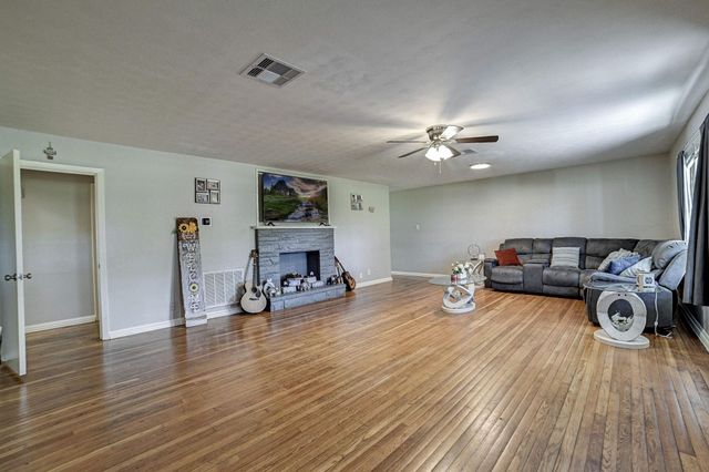 1 4th Avenue N, Texas City, TX 77590