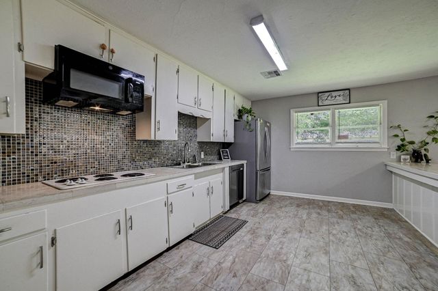 1 4th Avenue N, Texas City, TX 77590