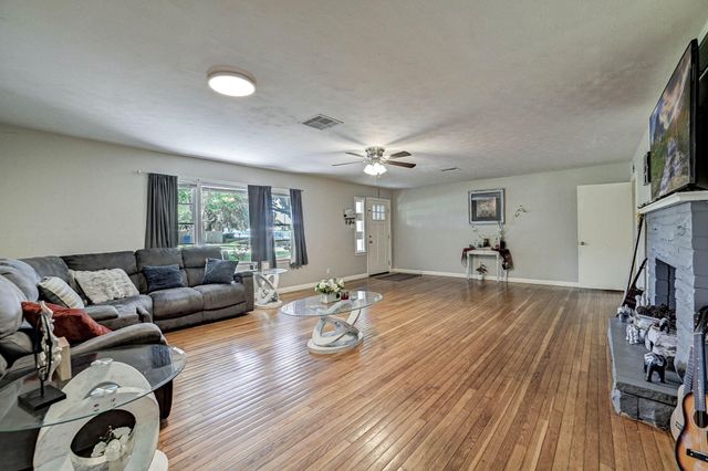 1 4th Avenue N, Texas City, TX 77590
