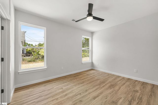 223 Oak Street, Clinton, SC 29325