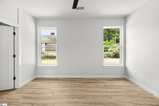 223 Oak Street, Clinton, SC 29325