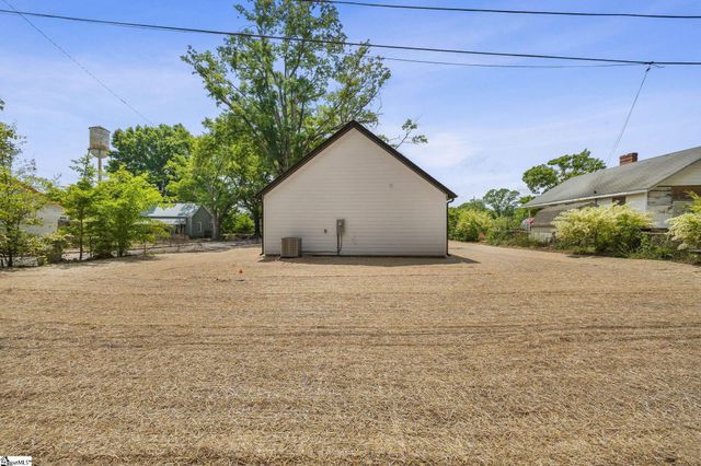 223 Oak Street, Clinton, SC 29325