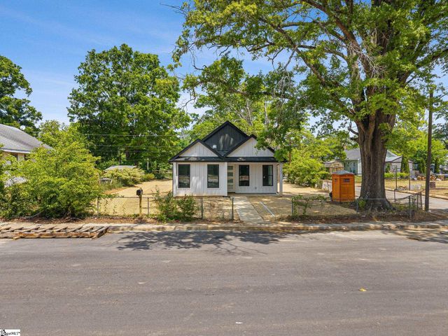 223 Oak Street, Clinton, SC 29325