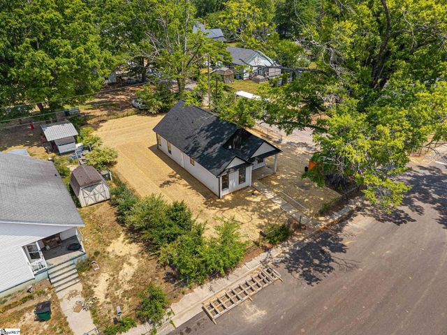 223 Oak Street, Clinton, SC 29325