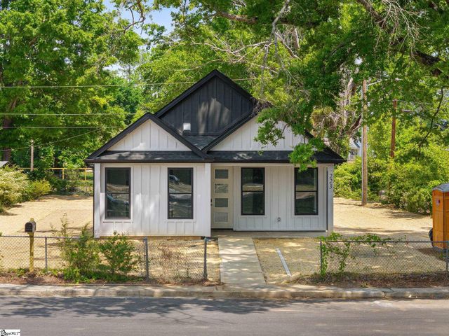 223 Oak Street, Clinton, SC 29325
