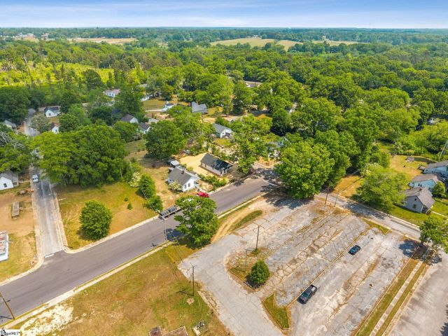 223 Oak Street, Clinton, SC 29325