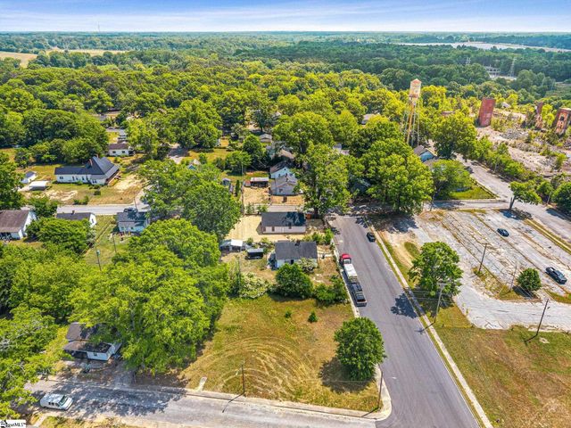 223 Oak Street, Clinton, SC 29325