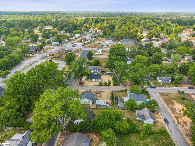 223 Oak Street, Clinton, SC 29325