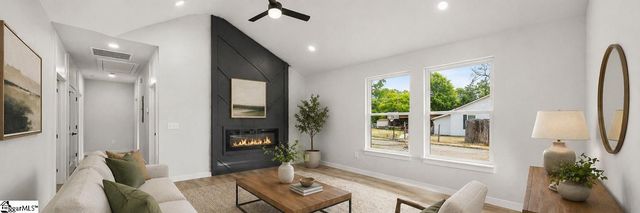 223 Oak Street, Clinton, SC 29325