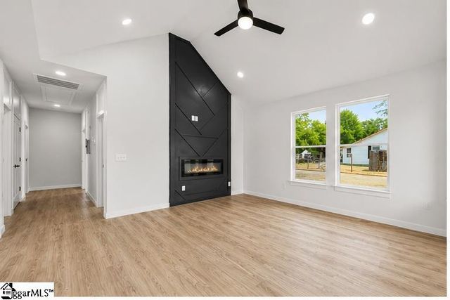 223 Oak Street, Clinton, SC 29325