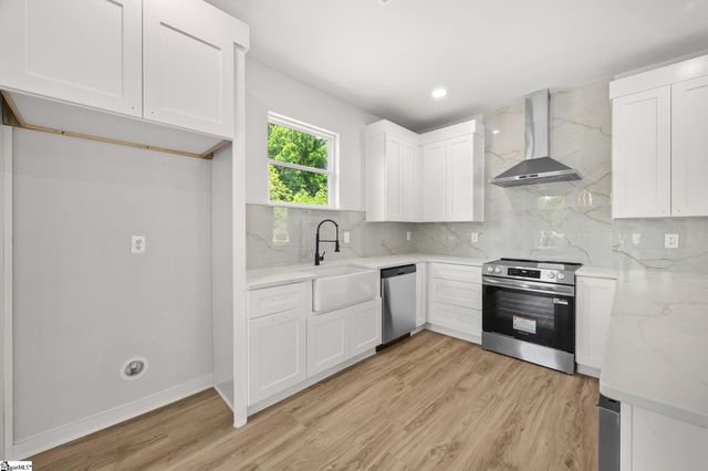 223 Oak Street, Clinton, SC 29325