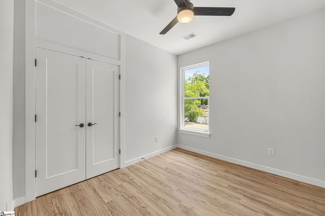 223 Oak Street, Clinton, SC 29325