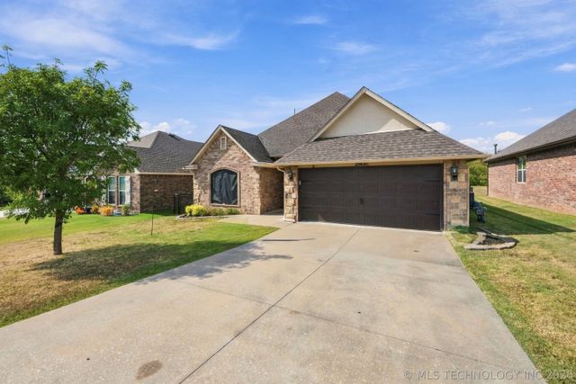 25420 Stonebridge Parkway, Claremore, OK 74019