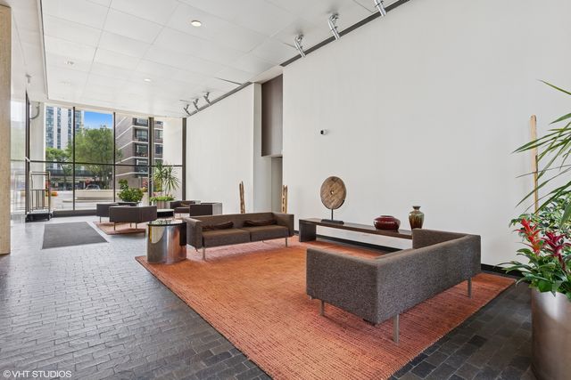 1560 N Sandburg Terrace 2105, Chicago, IL 60610