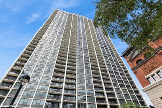 1560 N Sandburg Terrace 2105, Chicago, IL 60610