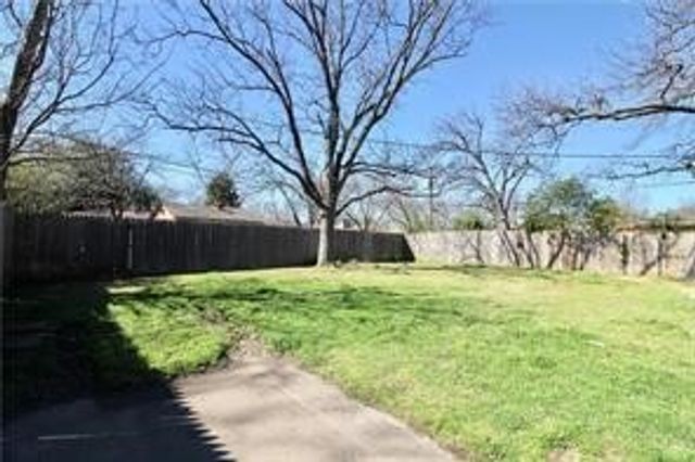 2339 Rockyglen Drive, Dallas, TX 75228