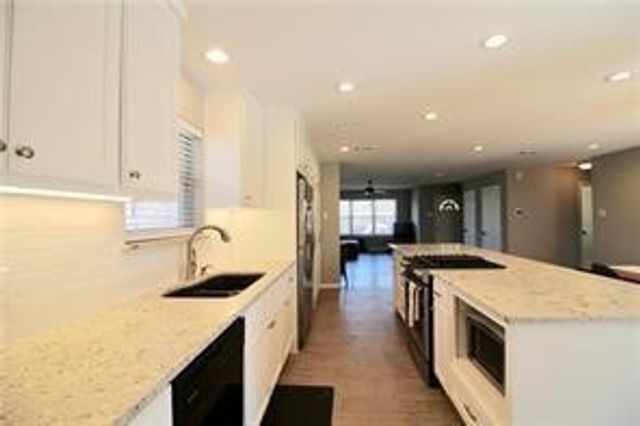 2339 Rockyglen Drive, Dallas, TX 75228