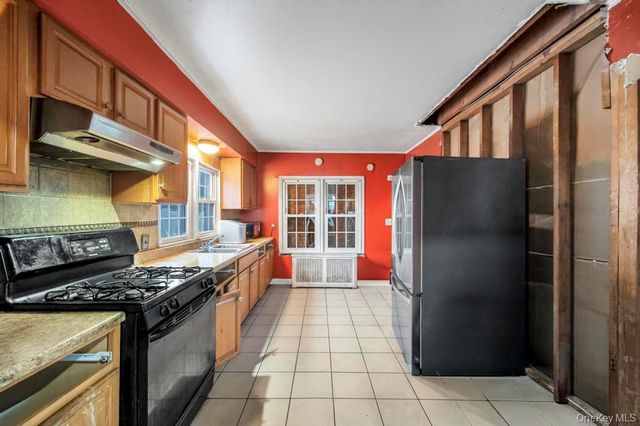 212 Bergen Court, Copiague, NY 11726