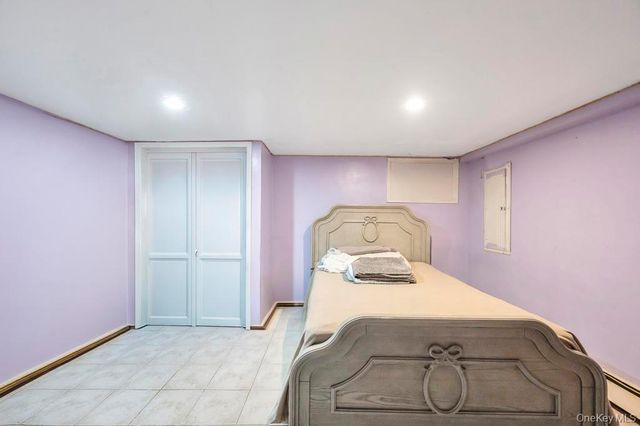 212 Bergen Court, Copiague, NY 11726