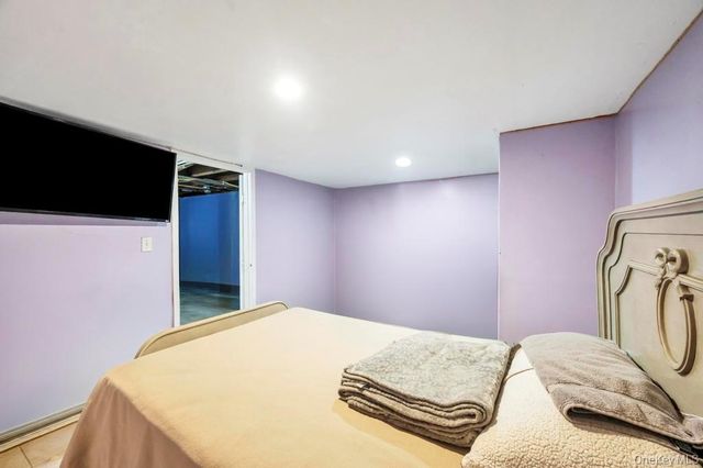 212 Bergen Court, Copiague, NY 11726