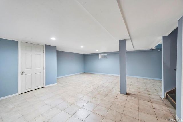 212 Bergen Court, Copiague, NY 11726