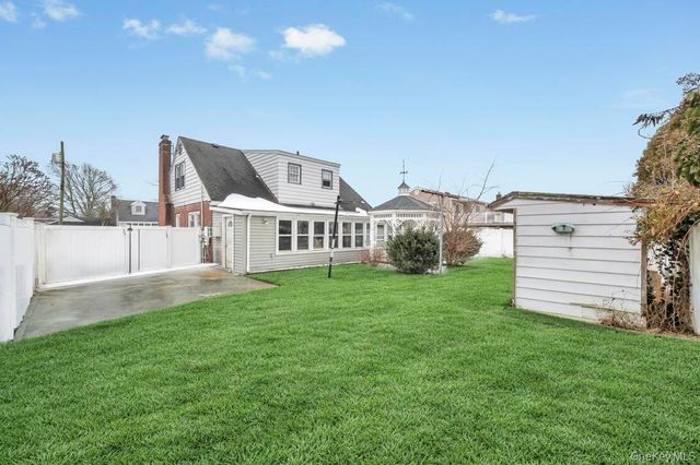 212 Bergen Court, Copiague, NY 11726