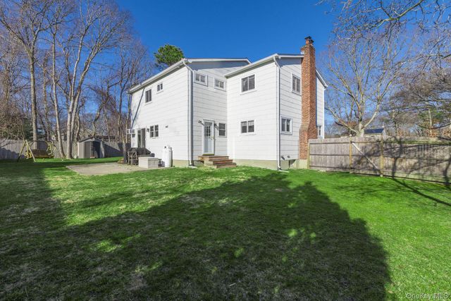 144 Oak Street, Medford, NY 11763