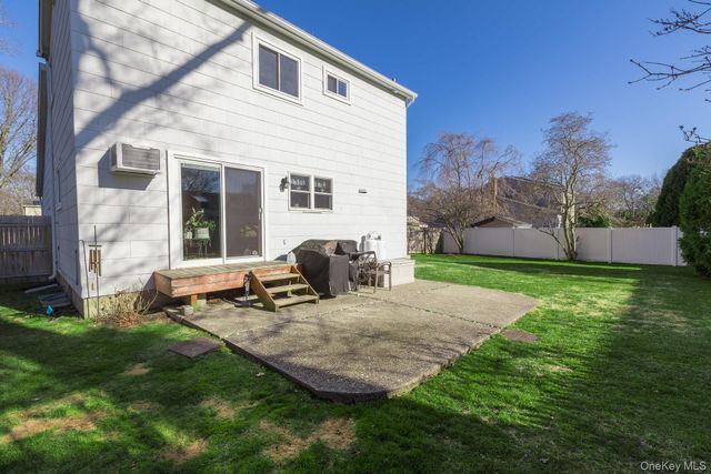 144 Oak Street, Medford, NY 11763