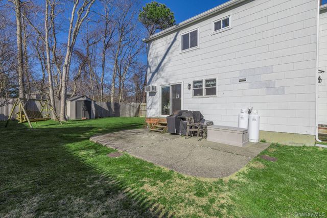 144 Oak Street, Medford, NY 11763
