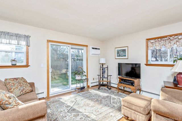 144 Oak Street, Medford, NY 11763