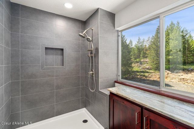 141 Amaze Way, Athol, ID 83801