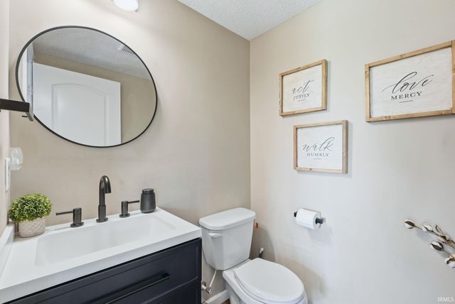 1851 Meadowsweet Parkway, Fort Wayne, IN 46808