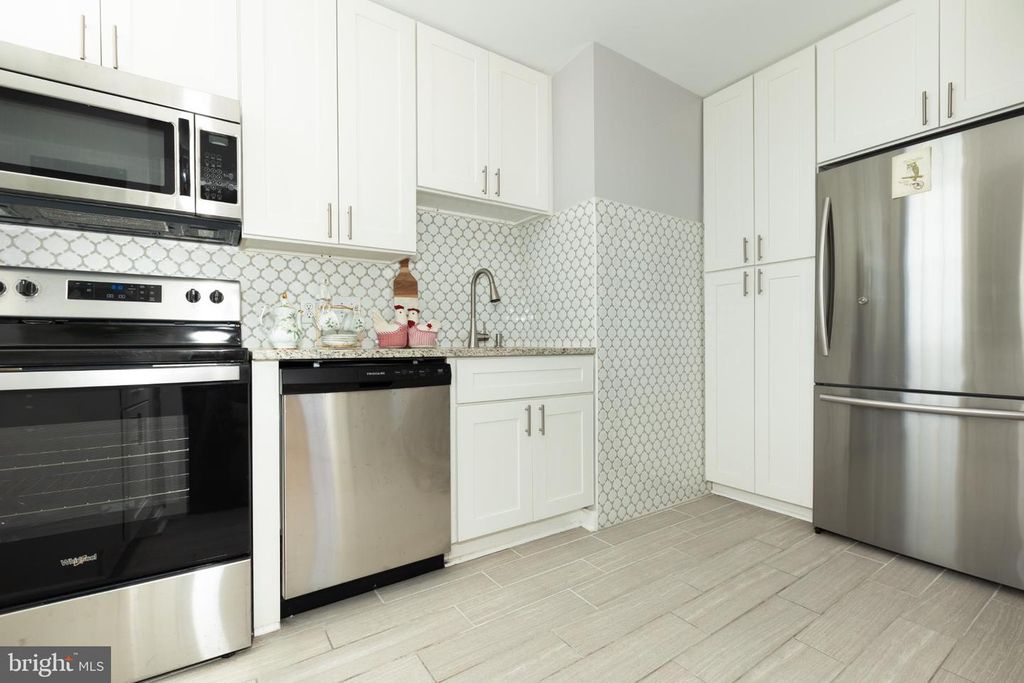 Image 11 of property listing at 1 E CHASE ST #712, Baltimore, MD 21202