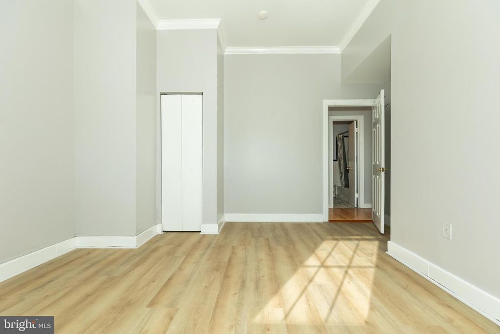 Image 15 of property listing at 1 E CHASE ST #712, Baltimore, MD 21202